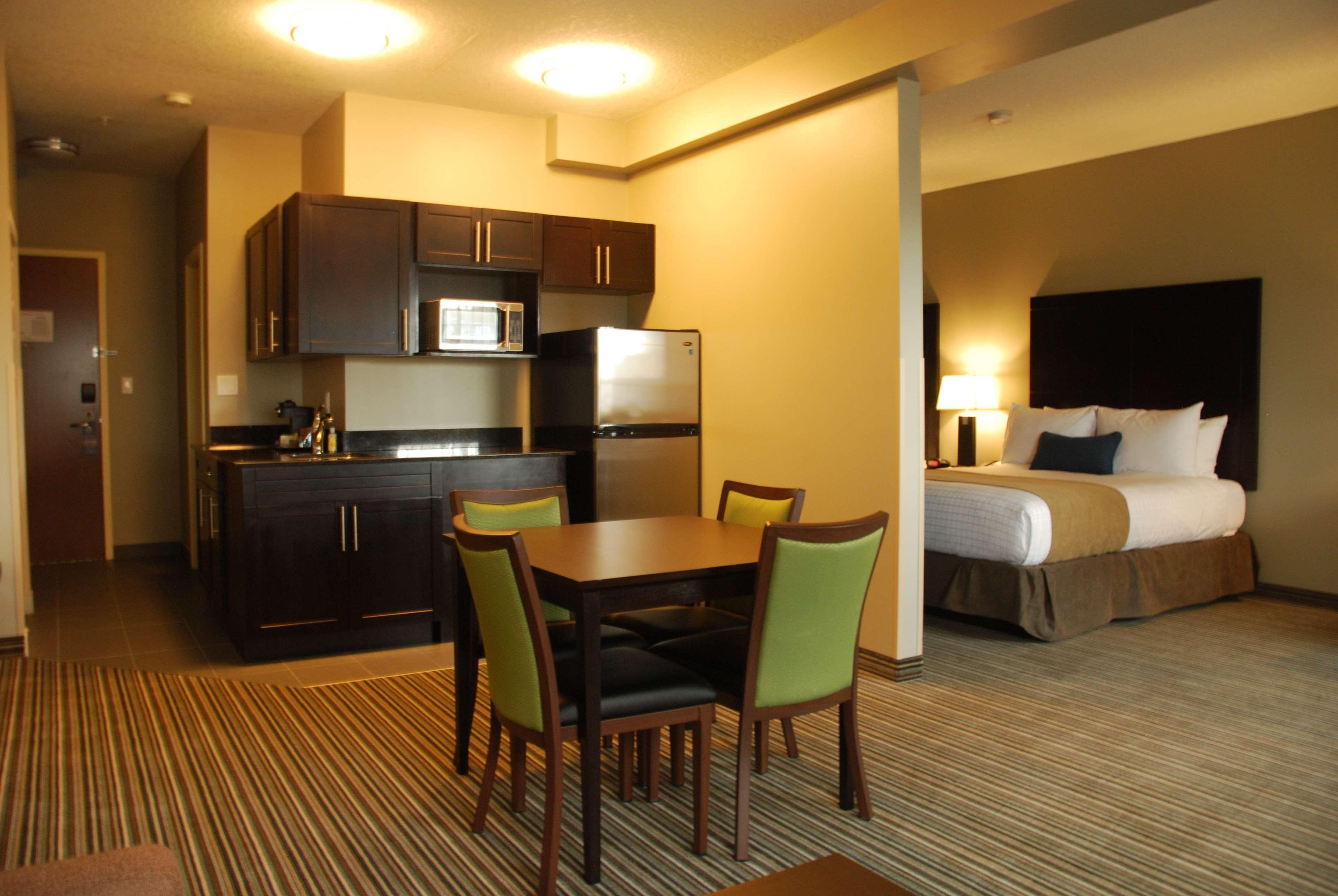 Best Western Plus Fort Saskatchewan Inn & Suites Eksteriør bilde