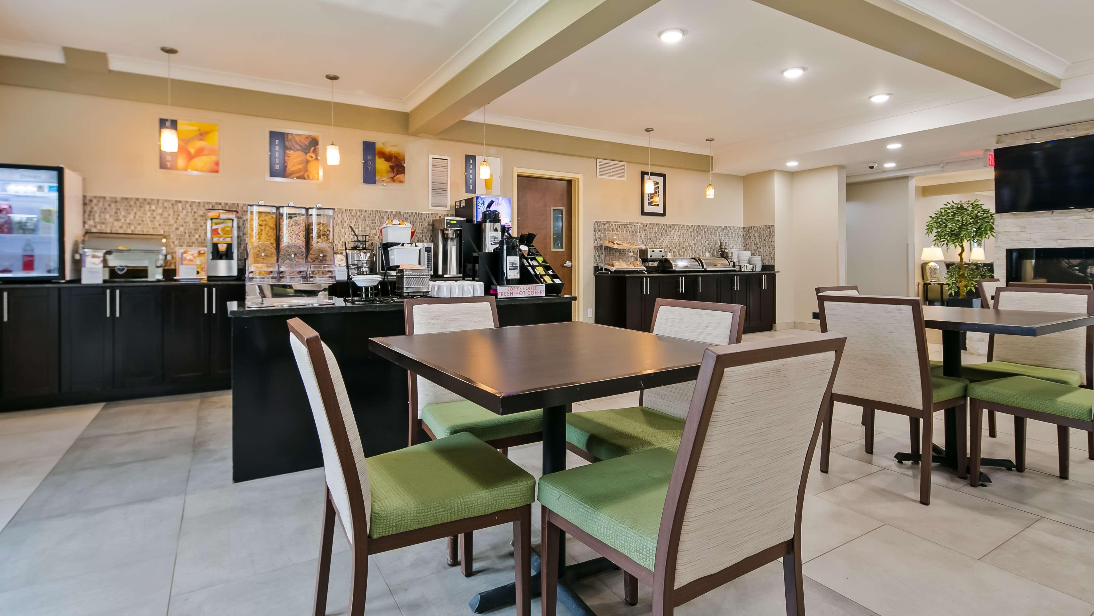 Best Western Plus Fort Saskatchewan Inn & Suites Eksteriør bilde